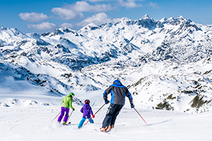 Nuovi obblighi sulle piste: dall’assicurazione sci al casco | Allianz Global Assistance