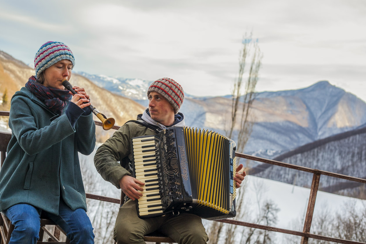 Musica, tradizione e riscoperta del territorio: la storia di Fabio e Anais | Allianz Global Assistance